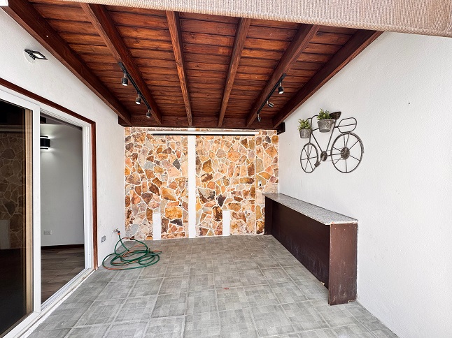 Venta de Casa o Casas, Terrenos, Propiedades, Apartamentos, Inmuebles en Guatemala, zona 11, zona 7, zona 2, zona 18, zona 16, Mixco, Carretera Al Salvador, Fraijanes, Santa Catarina Pinula, Antigua Guatemala, Villa Nueva, Villa Canales, San Miguel Petapa - Venta o Alquiler de Casas En Guatemala
