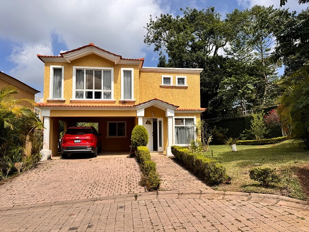 Venta de Casa o Casas, Terrenos, Propiedades, Apartamentos, Inmuebles en Guatemala, zona 11, zona 7, zona 2, zona 18, zona 16, Mixco, Carretera Al Salvador, Fraijanes, Santa Catarina Pinula, Antigua Guatemala, Villa Nueva, Villa Canales, San Miguel Petapa - Venta o Alquiler de Casas En Guatemala