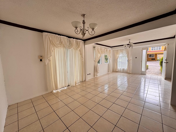 Venta de Casa o Casas, Terrenos, Propiedades, Apartamentos, Inmuebles en Guatemala, zona 11, zona 7, zona 2, zona 18, zona 16, Mixco, Carretera Al Salvador, Fraijanes, Santa Catarina Pinula, Antigua Guatemala, Villa Nueva, Villa Canales, San Miguel Petapa - Venta o Alquiler de Casas En Guatemala