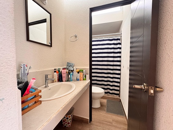 Venta de Casa o Casas, Terrenos, Propiedades, Apartamentos, Inmuebles en Guatemala, zona 11, zona 7, zona 2, zona 18, zona 16, Mixco, Carretera Al Salvador, Fraijanes, Santa Catarina Pinula, Antigua Guatemala, Villa Nueva, Villa Canales, San Miguel Petapa - Venta o Alquiler de Casas En Guatemala