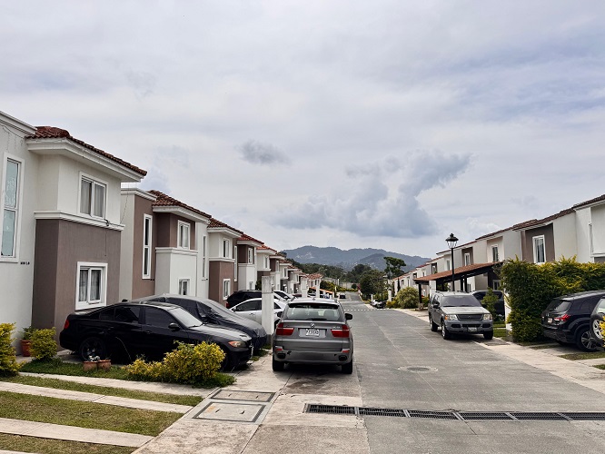 Venta de Casa o Casas, Terrenos, Propiedades, Apartamentos, Inmuebles en Guatemala, zona 11, zona 7, zona 2, zona 18, zona 16, Mixco, Carretera Al Salvador, Fraijanes, Santa Catarina Pinula, Antigua Guatemala, Villa Nueva, Villa Canales, San Miguel Petapa - Venta o Alquiler de Casas En Guatemala