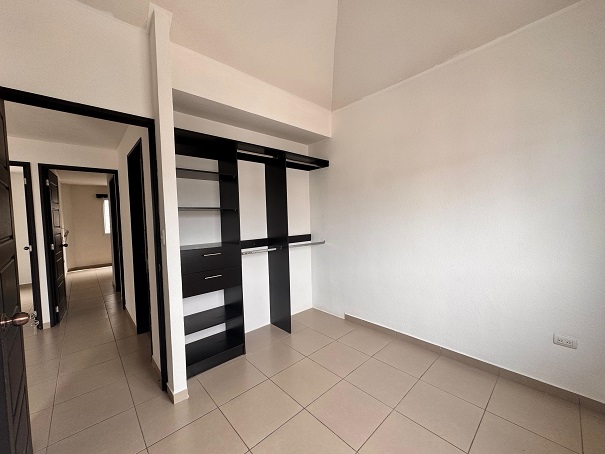 Venta de Casa o Casas, Terrenos, Propiedades, Apartamentos, Inmuebles en Guatemala, zona 11, zona 7, zona 2, zona 18, zona 16, Mixco, Carretera Al Salvador, Fraijanes, Santa Catarina Pinula, Antigua Guatemala, Villa Nueva, Villa Canales, San Miguel Petapa - Venta o Alquiler de Casas En Guatemala