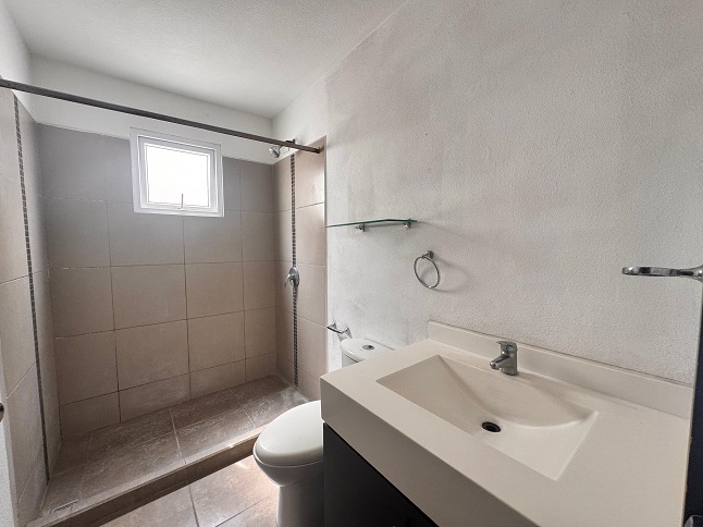 Venta de Casa o Casas, Terrenos, Propiedades, Apartamentos, Inmuebles en Guatemala, zona 11, zona 7, zona 2, zona 18, zona 16, Mixco, Carretera Al Salvador, Fraijanes, Santa Catarina Pinula, Antigua Guatemala, Villa Nueva, Villa Canales, San Miguel Petapa - Venta o Alquiler de Casas En Guatemala