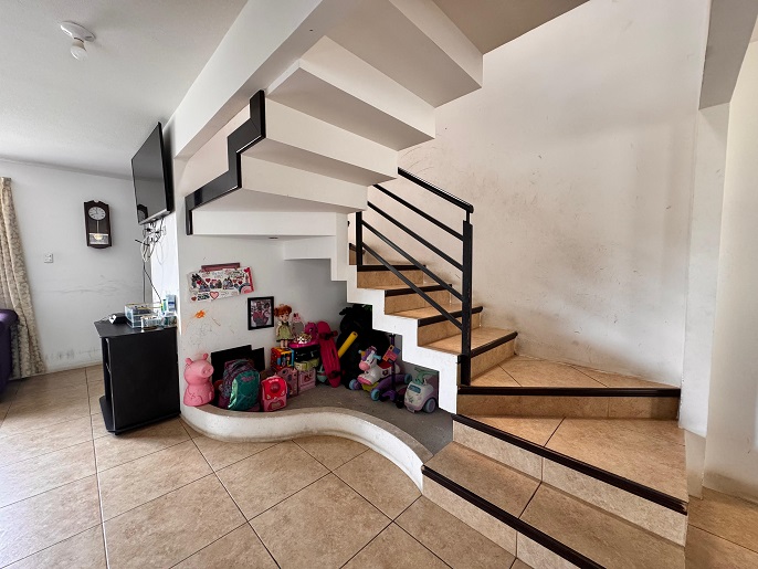 Venta de Casa o Casas, Terrenos, Propiedades, Apartamentos, Inmuebles en Guatemala, zona 11, zona 7, zona 2, zona 18, zona 16, Mixco, Carretera Al Salvador, Fraijanes, Santa Catarina Pinula, Antigua Guatemala, Villa Nueva, Villa Canales, San Miguel Petapa - Venta o Alquiler de Casas En Guatemala
