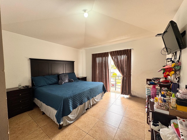 Venta de Casa o Casas, Terrenos, Propiedades, Apartamentos, Inmuebles en Guatemala, zona 11, zona 7, zona 2, zona 18, zona 16, Mixco, Carretera Al Salvador, Fraijanes, Santa Catarina Pinula, Antigua Guatemala, Villa Nueva, Villa Canales, San Miguel Petapa - Venta o Alquiler de Casas En Guatemala