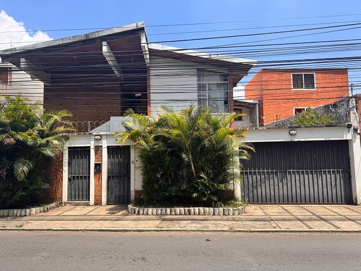 Venta de Casa o Casas, Terrenos, Propiedades, Apartamentos, Inmuebles en Guatemala, zona 11, zona 7, zona 2, zona 18, zona 16, Mixco, Carretera Al Salvador, Fraijanes, Santa Catarina Pinula, Antigua Guatemala, Villa Nueva, Villa Canales, San Miguel Petapa - Venta o Alquiler de Casas En Guatemala