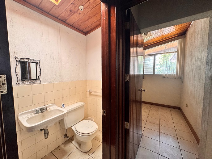 Venta de Casa o Casas, Terrenos, Propiedades, Apartamentos, Inmuebles en Guatemala, zona 11, zona 7, zona 2, zona 18, zona 16, Mixco, Carretera Al Salvador, Fraijanes, Santa Catarina Pinula, Antigua Guatemala, Villa Nueva, Villa Canales, San Miguel Petapa - Venta o Alquiler de Casas En Guatemala