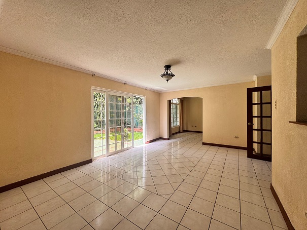 Venta de Casa o Casas, Terrenos, Propiedades, Apartamentos, Inmuebles en Guatemala, zona 11, zona 7, zona 2, zona 18, zona 16, Mixco, Carretera Al Salvador, Fraijanes, Santa Catarina Pinula, Antigua Guatemala, Villa Nueva, Villa Canales, San Miguel Petapa - Venta o Alquiler de Casas En Guatemala
