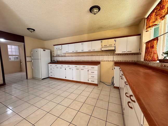 Venta de Casa o Casas, Terrenos, Propiedades, Apartamentos, Inmuebles en Guatemala, zona 11, zona 7, zona 2, zona 18, zona 16, Mixco, Carretera Al Salvador, Fraijanes, Santa Catarina Pinula, Antigua Guatemala, Villa Nueva, Villa Canales, San Miguel Petapa - Venta o Alquiler de Casas En Guatemala
