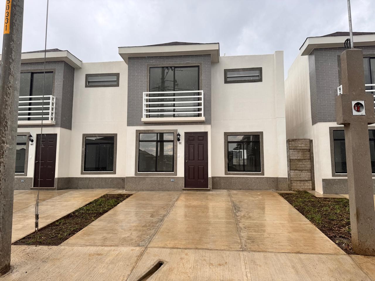 Venta de Casa o Casas, Terrenos, Propiedades, Apartamentos, Inmuebles en Guatemala, zona 11, zona 7, zona 2, zona 18, zona 16, Mixco, Carretera Al Salvador, Fraijanes, Santa Catarina Pinula, Antigua Guatemala, Villa Nueva, Villa Canales, San Miguel Petapa - Venta o Alquiler de Casas En Guatemala