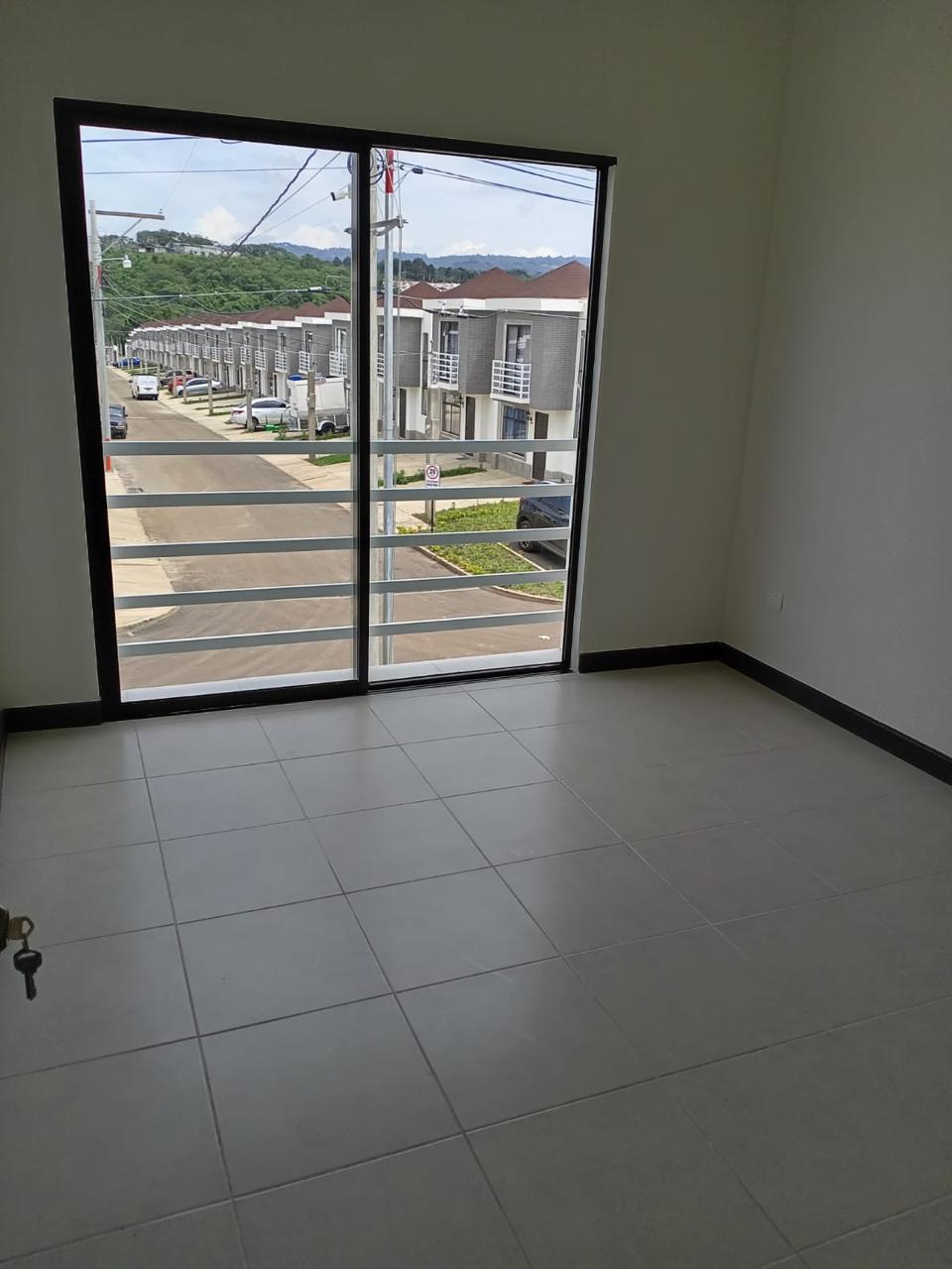 Venta de Casa o Casas, Terrenos, Propiedades, Apartamentos, Inmuebles en Guatemala, zona 11, zona 7, zona 2, zona 18, zona 16, Mixco, Carretera Al Salvador, Fraijanes, Santa Catarina Pinula, Antigua Guatemala, Villa Nueva, Villa Canales, San Miguel Petapa - Venta o Alquiler de Casas En Guatemala