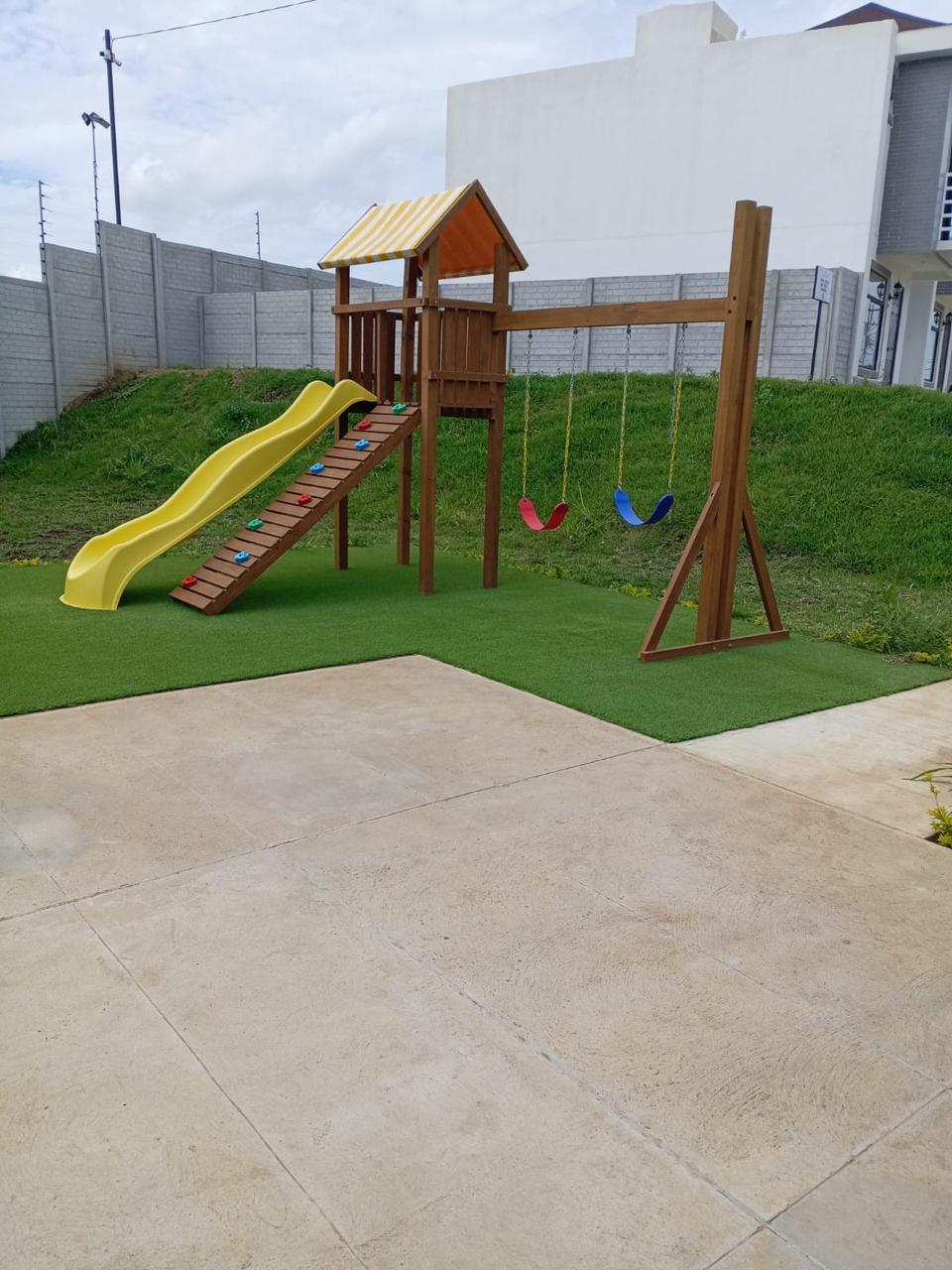 Venta de Casa o Casas, Terrenos, Propiedades, Apartamentos, Inmuebles en Guatemala, zona 11, zona 7, zona 2, zona 18, zona 16, Mixco, Carretera Al Salvador, Fraijanes, Santa Catarina Pinula, Antigua Guatemala, Villa Nueva, Villa Canales, San Miguel Petapa - Venta o Alquiler de Casas En Guatemala