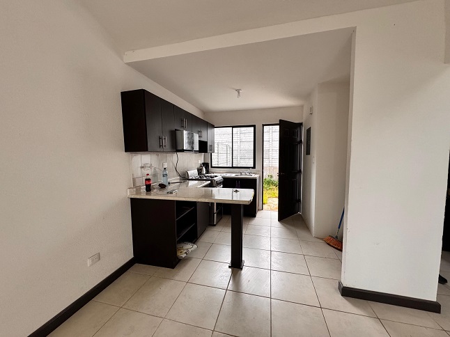Venta de Casa o Casas, Terrenos, Propiedades, Apartamentos, Inmuebles en Guatemala, zona 11, zona 7, zona 2, zona 18, zona 16, Mixco, Carretera Al Salvador, Fraijanes, Santa Catarina Pinula, Antigua Guatemala, Villa Nueva, Villa Canales, San Miguel Petapa - Venta o Alquiler de Casas En Guatemala