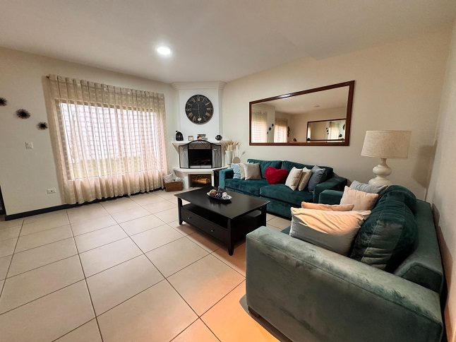 Venta de Casa o Casas, Terrenos, Propiedades, Apartamentos, Inmuebles en Guatemala, zona 11, zona 7, zona 2, zona 18, zona 16, Mixco, Carretera Al Salvador, Fraijanes, Santa Catarina Pinula, Antigua Guatemala, Villa Nueva, Villa Canales, San Miguel Petapa - Venta o Alquiler de Casas En Guatemala