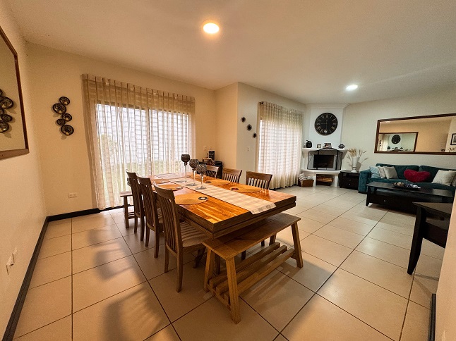 Venta de Casa o Casas, Terrenos, Propiedades, Apartamentos, Inmuebles en Guatemala, zona 11, zona 7, zona 2, zona 18, zona 16, Mixco, Carretera Al Salvador, Fraijanes, Santa Catarina Pinula, Antigua Guatemala, Villa Nueva, Villa Canales, San Miguel Petapa - Venta o Alquiler de Casas En Guatemala
