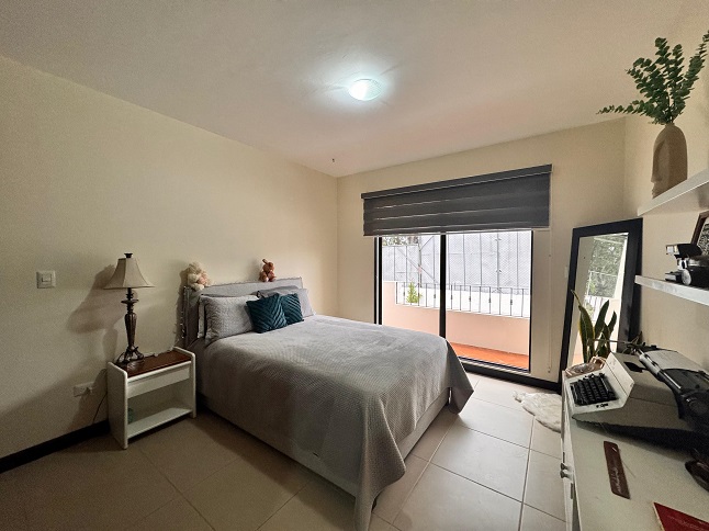 Venta de Casa o Casas, Terrenos, Propiedades, Apartamentos, Inmuebles en Guatemala, zona 11, zona 7, zona 2, zona 18, zona 16, Mixco, Carretera Al Salvador, Fraijanes, Santa Catarina Pinula, Antigua Guatemala, Villa Nueva, Villa Canales, San Miguel Petapa - Venta o Alquiler de Casas En Guatemala