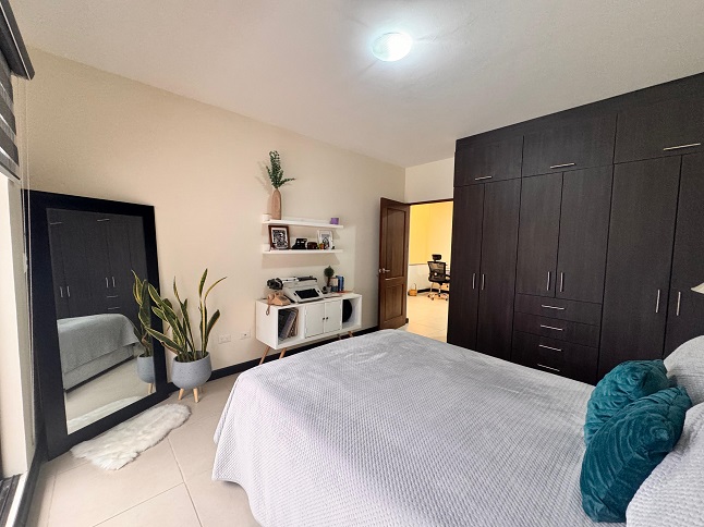 Venta de Casa o Casas, Terrenos, Propiedades, Apartamentos, Inmuebles en Guatemala, zona 11, zona 7, zona 2, zona 18, zona 16, Mixco, Carretera Al Salvador, Fraijanes, Santa Catarina Pinula, Antigua Guatemala, Villa Nueva, Villa Canales, San Miguel Petapa - Venta o Alquiler de Casas En Guatemala