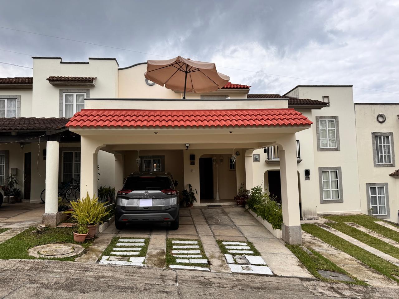 Venta de Casa o Casas, Terrenos, Propiedades, Apartamentos, Inmuebles en Guatemala, zona 11, zona 7, zona 2, zona 18, zona 16, Mixco, Carretera Al Salvador, Fraijanes, Santa Catarina Pinula, Antigua Guatemala, Villa Nueva, Villa Canales, San Miguel Petapa - Venta o Alquiler de Casas En Guatemala