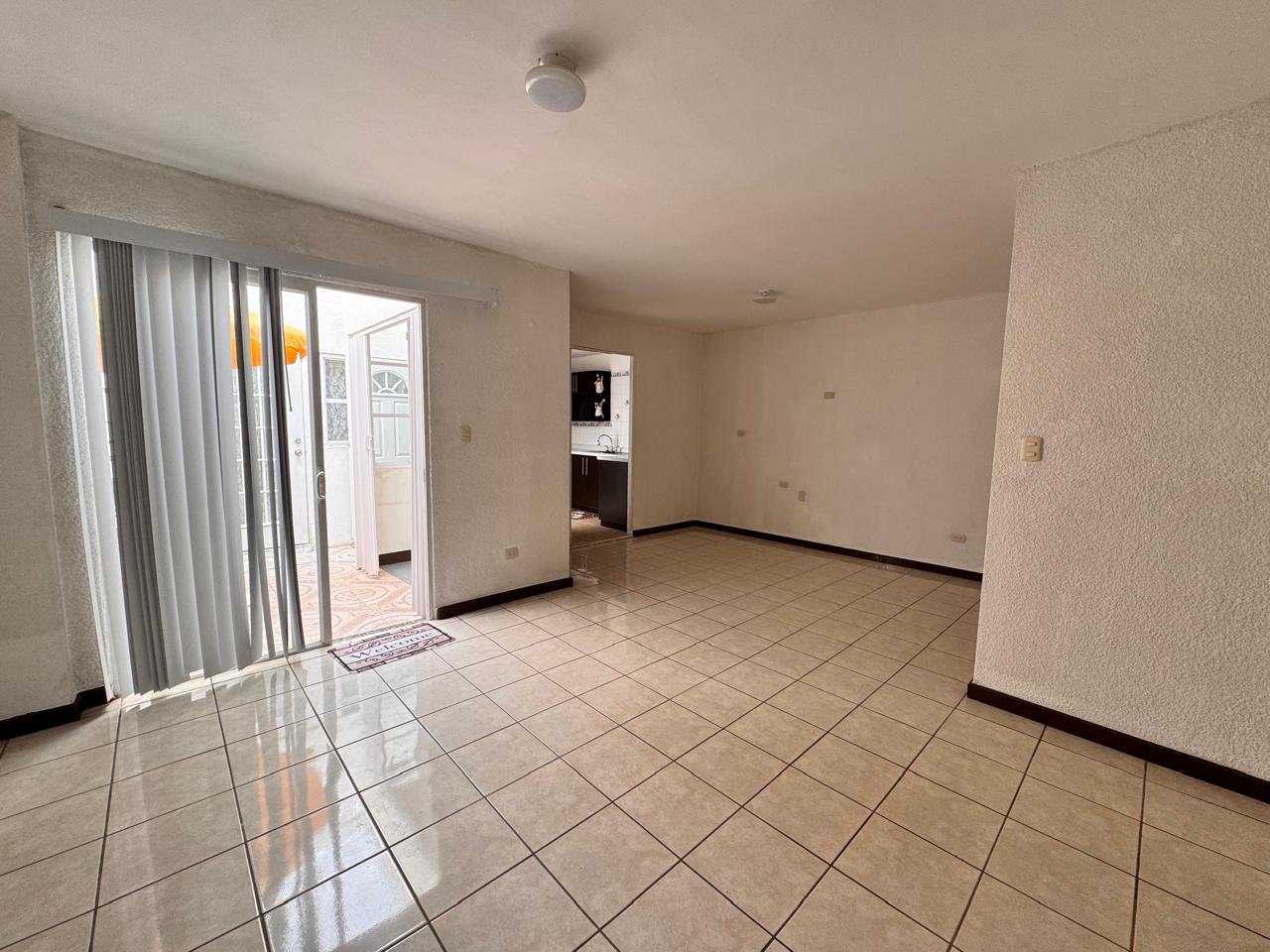 Venta de Casa o Casas, Terrenos, Propiedades, Apartamentos, Inmuebles en Guatemala, zona 11, zona 7, zona 2, zona 18, zona 16, Mixco, Carretera Al Salvador, Fraijanes, Santa Catarina Pinula, Antigua Guatemala, Villa Nueva, Villa Canales, San Miguel Petapa - Venta o Alquiler de Casas En Guatemala