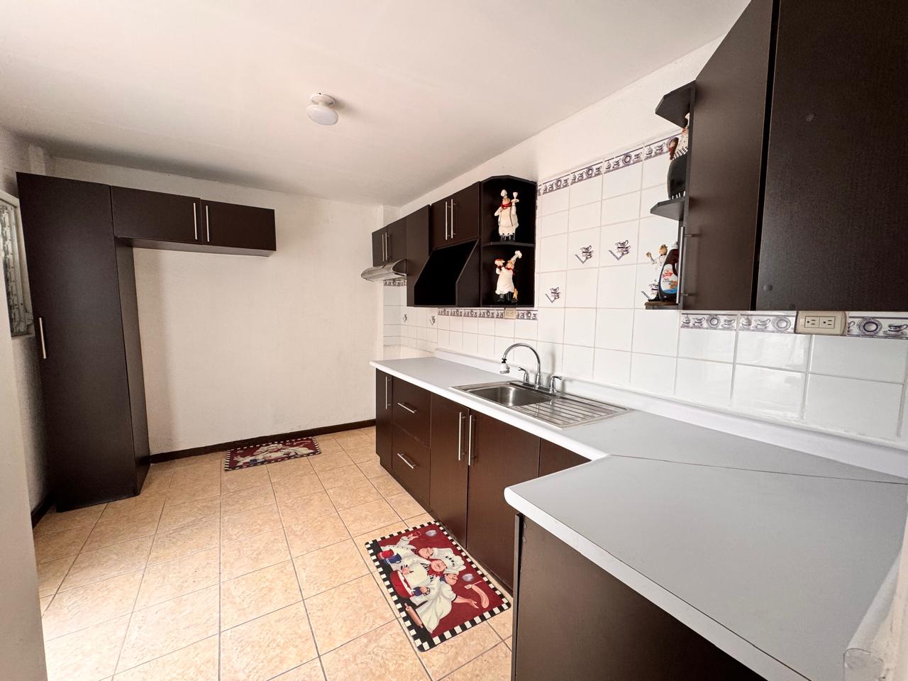 Venta de Casa o Casas, Terrenos, Propiedades, Apartamentos, Inmuebles en Guatemala, zona 11, zona 7, zona 2, zona 18, zona 16, Mixco, Carretera Al Salvador, Fraijanes, Santa Catarina Pinula, Antigua Guatemala, Villa Nueva, Villa Canales, San Miguel Petapa - Venta o Alquiler de Casas En Guatemala