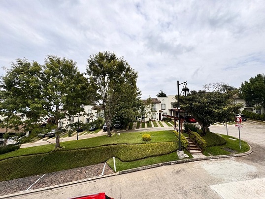 Venta de Casa o Casas, Terrenos, Propiedades, Apartamentos, Inmuebles en Guatemala, zona 11, zona 7, zona 2, zona 18, zona 16, Mixco, Carretera Al Salvador, Fraijanes, Santa Catarina Pinula, Antigua Guatemala, Villa Nueva, Villa Canales, San Miguel Petapa - Venta o Alquiler de Casas En Guatemala