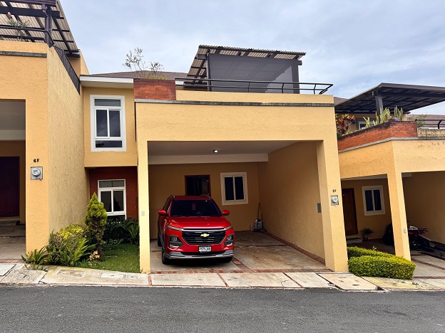 Venta de Casa o Casas, Terrenos, Propiedades, Apartamentos, Inmuebles en Guatemala, zona 11, zona 7, zona 2, zona 18, zona 16, Mixco, Carretera Al Salvador, Fraijanes, Santa Catarina Pinula, Antigua Guatemala, Villa Nueva, Villa Canales, San Miguel Petapa - Venta o Alquiler de Casas En Guatemala