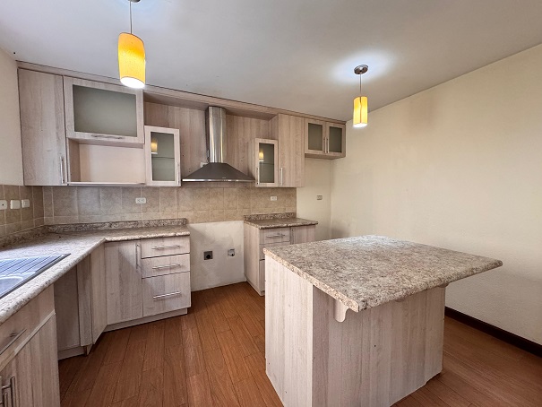 Venta de Casa o Casas, Terrenos, Propiedades, Apartamentos, Inmuebles en Guatemala, zona 11, zona 7, zona 2, zona 18, zona 16, Mixco, Carretera Al Salvador, Fraijanes, Santa Catarina Pinula, Antigua Guatemala, Villa Nueva, Villa Canales, San Miguel Petapa - Venta o Alquiler de Casas En Guatemala