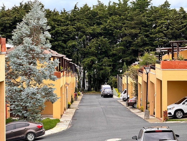 Venta de Casa o Casas, Terrenos, Propiedades, Apartamentos, Inmuebles en Guatemala, zona 11, zona 7, zona 2, zona 18, zona 16, Mixco, Carretera Al Salvador, Fraijanes, Santa Catarina Pinula, Antigua Guatemala, Villa Nueva, Villa Canales, San Miguel Petapa - Venta o Alquiler de Casas En Guatemala
