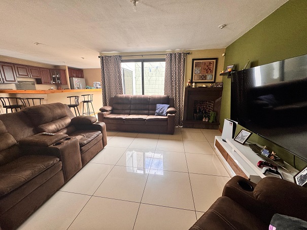 Venta de Casa o Casas, Terrenos, Propiedades, Apartamentos, Inmuebles en Guatemala, zona 11, zona 7, zona 2, zona 18, zona 16, Mixco, Carretera Al Salvador, Fraijanes, Santa Catarina Pinula, Antigua Guatemala, Villa Nueva, Villa Canales, San Miguel Petapa - Venta o Alquiler de Casas En Guatemala