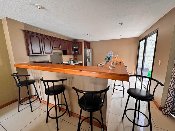 Venta de Casa o Casas, Terrenos, Propiedades, Apartamentos, Inmuebles en Guatemala, zona 11, zona 7, zona 2, zona 18, zona 16, Mixco, Carretera Al Salvador, Fraijanes, Santa Catarina Pinula, Antigua Guatemala, Villa Nueva, Villa Canales, San Miguel Petapa - Venta o Alquiler de Casas En Guatemala