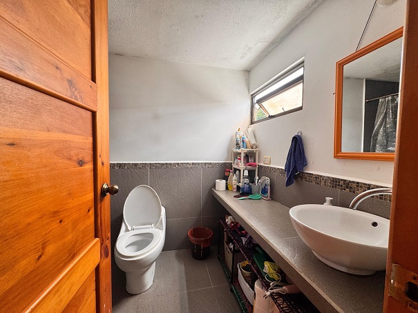 Venta de Casa o Casas, Terrenos, Propiedades, Apartamentos, Inmuebles en Guatemala, zona 11, zona 7, zona 2, zona 18, zona 16, Mixco, Carretera Al Salvador, Fraijanes, Santa Catarina Pinula, Antigua Guatemala, Villa Nueva, Villa Canales, San Miguel Petapa - Venta o Alquiler de Casas En Guatemala