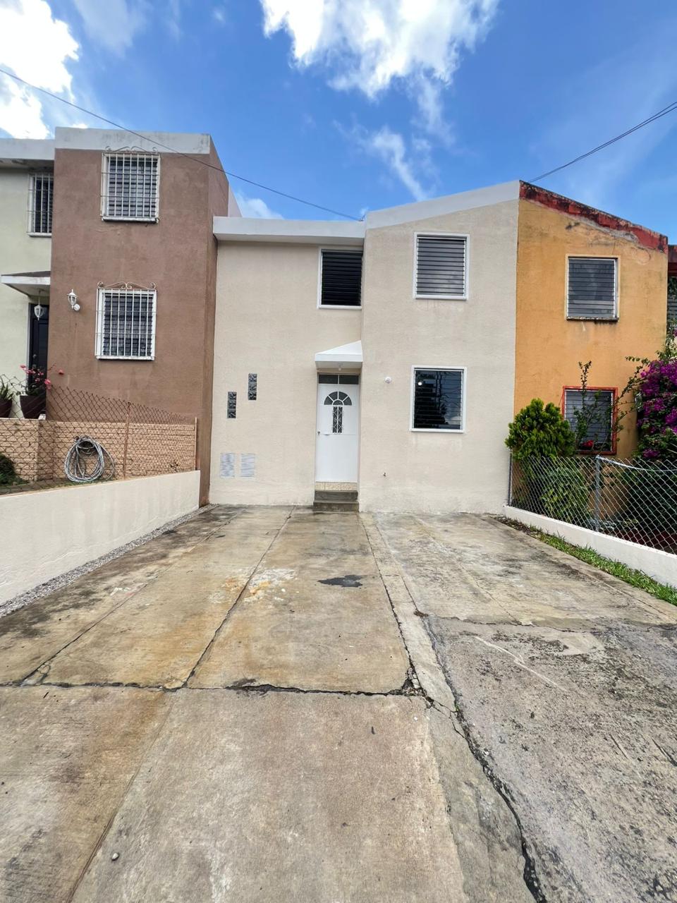 Venta de Casa o Casas, Terrenos, Propiedades, Apartamentos, Inmuebles en Guatemala, zona 11, zona 7, zona 2, zona 18, zona 16, Mixco, Carretera Al Salvador, Fraijanes, Santa Catarina Pinula, Antigua Guatemala, Villa Nueva, Villa Canales, San Miguel Petapa - Venta o Alquiler de Casas En Guatemala