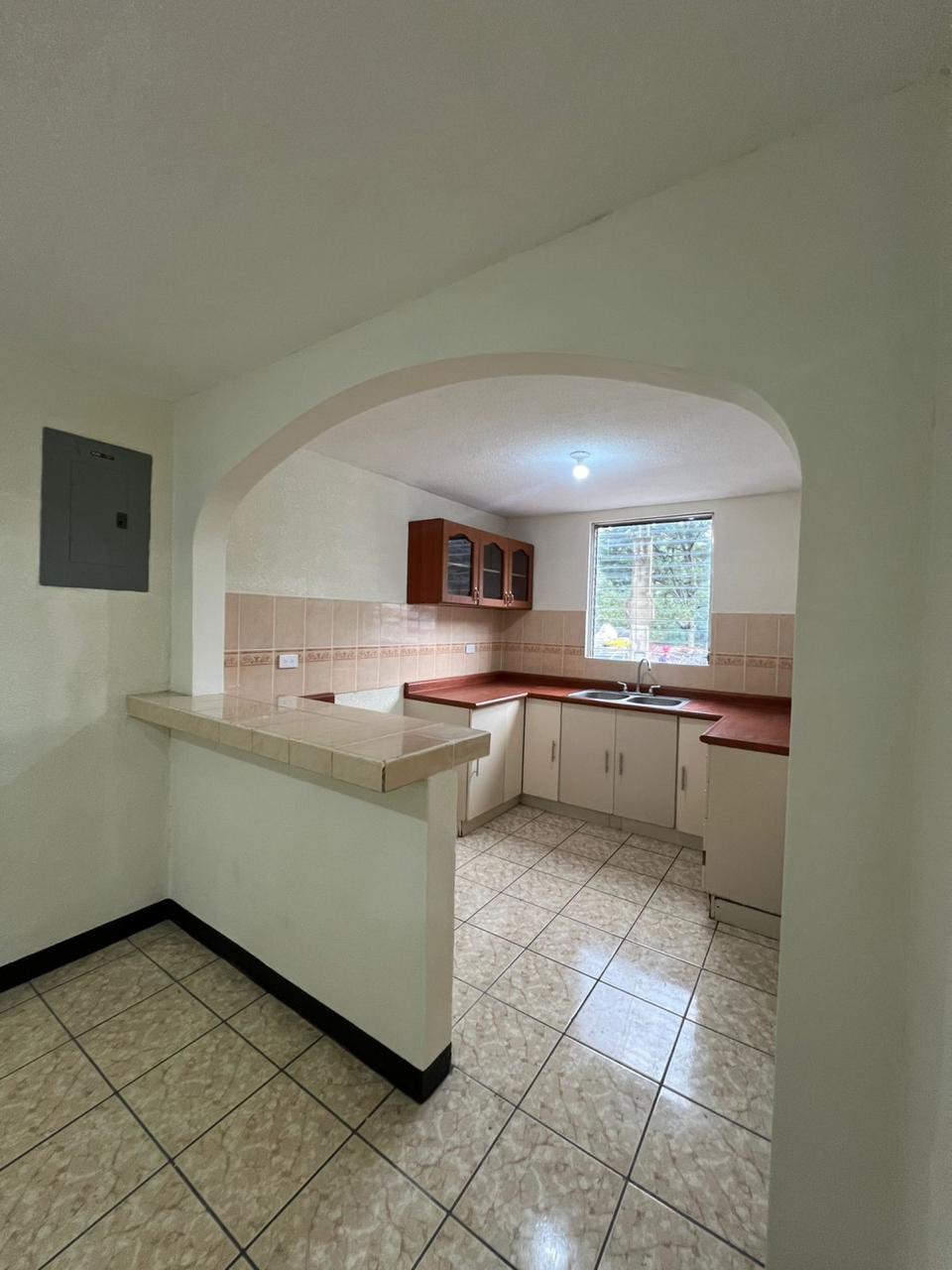 Venta de Casa o Casas, Terrenos, Propiedades, Apartamentos, Inmuebles en Guatemala, zona 11, zona 7, zona 2, zona 18, zona 16, Mixco, Carretera Al Salvador, Fraijanes, Santa Catarina Pinula, Antigua Guatemala, Villa Nueva, Villa Canales, San Miguel Petapa - Venta o Alquiler de Casas En Guatemala