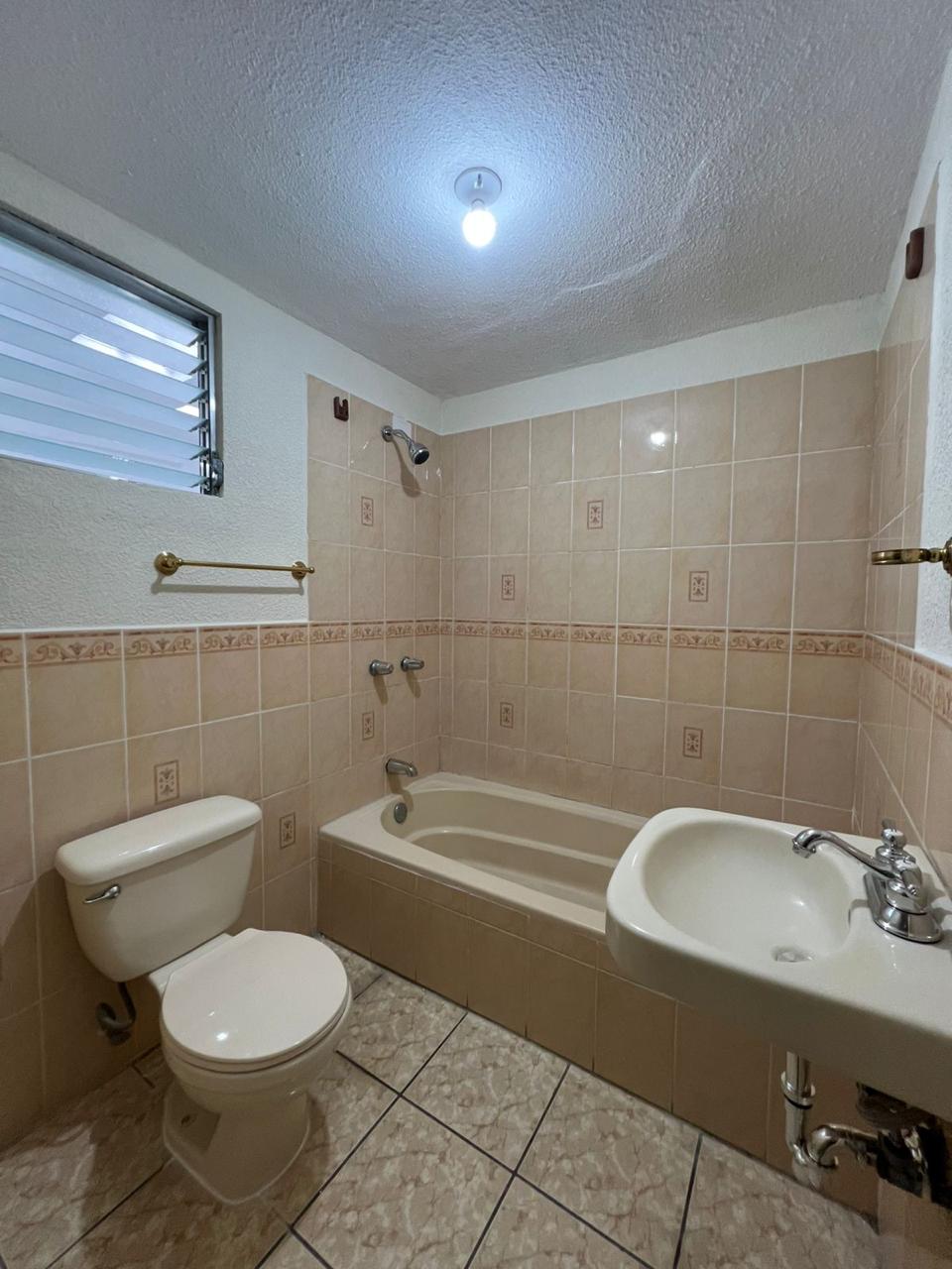 Venta de Casa o Casas, Terrenos, Propiedades, Apartamentos, Inmuebles en Guatemala, zona 11, zona 7, zona 2, zona 18, zona 16, Mixco, Carretera Al Salvador, Fraijanes, Santa Catarina Pinula, Antigua Guatemala, Villa Nueva, Villa Canales, San Miguel Petapa - Venta o Alquiler de Casas En Guatemala