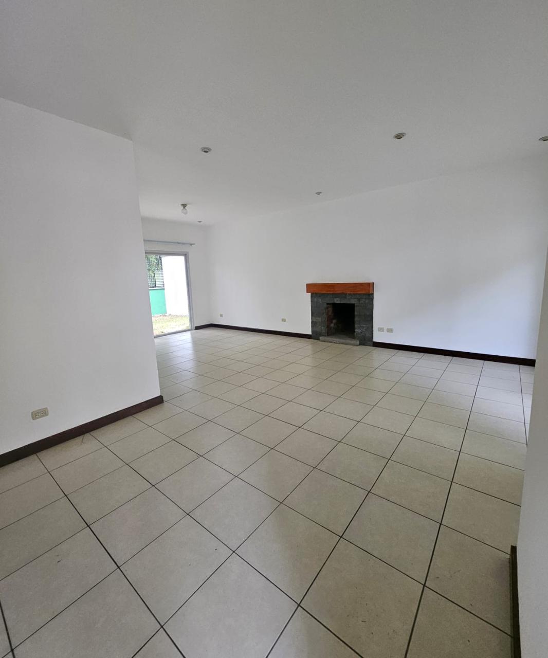 Venta de Casa o Casas, Terrenos, Propiedades, Apartamentos, Inmuebles en Guatemala, zona 11, zona 7, zona 2, zona 18, zona 16, Mixco, Carretera Al Salvador, Fraijanes, Santa Catarina Pinula, Antigua Guatemala, Villa Nueva, Villa Canales, San Miguel Petapa - Venta o Alquiler de Casas En Guatemala