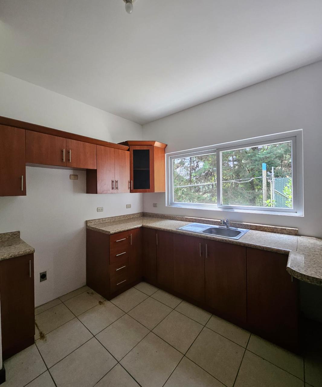 Venta de Casa o Casas, Terrenos, Propiedades, Apartamentos, Inmuebles en Guatemala, zona 11, zona 7, zona 2, zona 18, zona 16, Mixco, Carretera Al Salvador, Fraijanes, Santa Catarina Pinula, Antigua Guatemala, Villa Nueva, Villa Canales, San Miguel Petapa - Venta o Alquiler de Casas En Guatemala