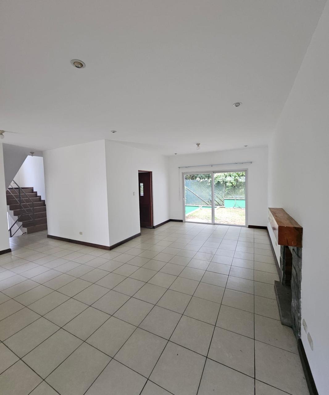 Venta de Casa o Casas, Terrenos, Propiedades, Apartamentos, Inmuebles en Guatemala, zona 11, zona 7, zona 2, zona 18, zona 16, Mixco, Carretera Al Salvador, Fraijanes, Santa Catarina Pinula, Antigua Guatemala, Villa Nueva, Villa Canales, San Miguel Petapa - Venta o Alquiler de Casas En Guatemala