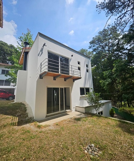 Venta de Casa o Casas, Terrenos, Propiedades, Apartamentos, Inmuebles en Guatemala, zona 11, zona 7, zona 2, zona 18, zona 16, Mixco, Carretera Al Salvador, Fraijanes, Santa Catarina Pinula, Antigua Guatemala, Villa Nueva, Villa Canales, San Miguel Petapa - Venta o Alquiler de Casas En Guatemala