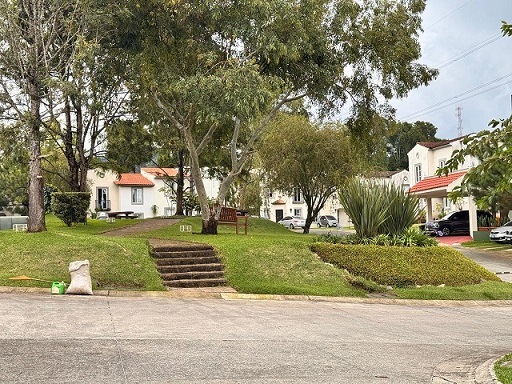 Venta de Casa o Casas, Terrenos, Propiedades, Apartamentos, Inmuebles en Guatemala, zona 11, zona 7, zona 2, zona 18, zona 16, Mixco, Carretera Al Salvador, Fraijanes, Santa Catarina Pinula, Antigua Guatemala, Villa Nueva, Villa Canales, San Miguel Petapa - Venta o Alquiler de Casas En Guatemala