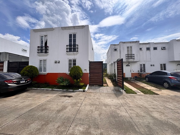 Venta de Casa o Casas, Terrenos, Propiedades, Apartamentos, Inmuebles en Guatemala, zona 11, zona 7, zona 2, zona 18, zona 16, Mixco, Carretera Al Salvador, Fraijanes, Santa Catarina Pinula, Antigua Guatemala, Villa Nueva, Villa Canales, San Miguel Petapa - Venta o Alquiler de Casas En Guatemala