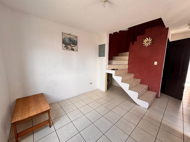 Venta de Casa o Casas, Terrenos, Propiedades, Apartamentos, Inmuebles en Guatemala, zona 11, zona 7, zona 2, zona 18, zona 16, Mixco, Carretera Al Salvador, Fraijanes, Santa Catarina Pinula, Antigua Guatemala, Villa Nueva, Villa Canales, San Miguel Petapa - Venta o Alquiler de Casas En Guatemala
