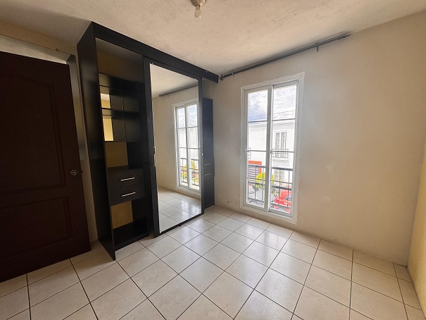 Venta de Casa o Casas, Terrenos, Propiedades, Apartamentos, Inmuebles en Guatemala, zona 11, zona 7, zona 2, zona 18, zona 16, Mixco, Carretera Al Salvador, Fraijanes, Santa Catarina Pinula, Antigua Guatemala, Villa Nueva, Villa Canales, San Miguel Petapa - Venta o Alquiler de Casas En Guatemala