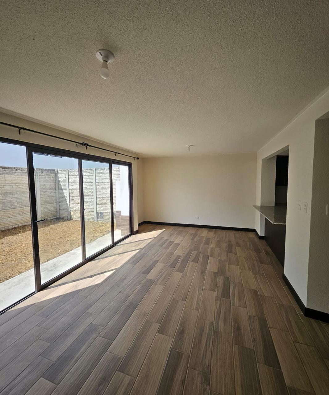 Venta de Casa o Casas, Terrenos, Propiedades, Apartamentos, Inmuebles en Guatemala, zona 11, zona 7, zona 2, zona 18, zona 16, Mixco, Carretera Al Salvador, Fraijanes, Santa Catarina Pinula, Antigua Guatemala, Villa Nueva, Villa Canales, San Miguel Petapa - Venta o Alquiler de Casas En Guatemala