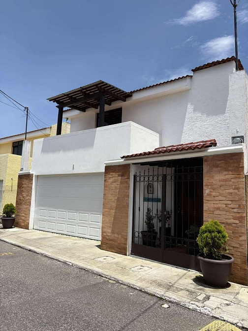 Venta de Casa o Casas, Terrenos, Propiedades, Apartamentos, Inmuebles en Guatemala, zona 11, zona 7, zona 2, zona 18, zona 16, Mixco, Carretera Al Salvador, Fraijanes, Santa Catarina Pinula, Antigua Guatemala, Villa Nueva, Villa Canales, San Miguel Petapa - Venta o Alquiler de Casas En Guatemala