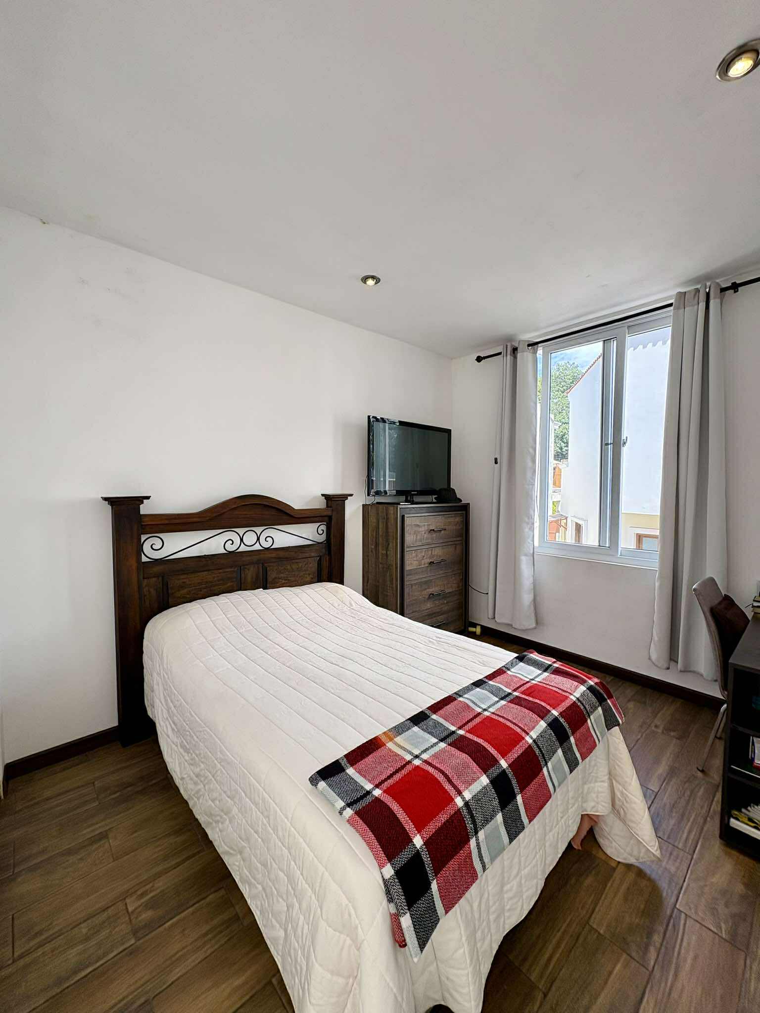 Venta de Casa o Casas, Terrenos, Propiedades, Apartamentos, Inmuebles en Guatemala, zona 11, zona 7, zona 2, zona 18, zona 16, Mixco, Carretera Al Salvador, Fraijanes, Santa Catarina Pinula, Antigua Guatemala, Villa Nueva, Villa Canales, San Miguel Petapa - Venta o Alquiler de Casas En Guatemala