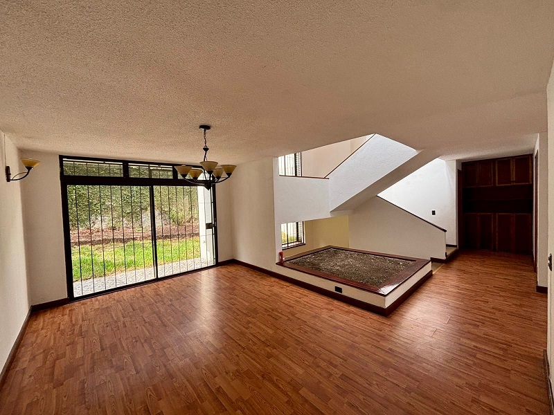 Venta de Casa o Casas, Terrenos, Propiedades, Apartamentos, Inmuebles en Guatemala, zona 11, zona 7, zona 2, zona 18, zona 16, Mixco, Carretera Al Salvador, Fraijanes, Santa Catarina Pinula, Antigua Guatemala, Villa Nueva, Villa Canales, San Miguel Petapa - Venta o Alquiler de Casas En Guatemala