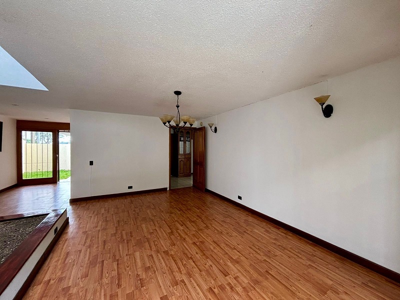 Venta de Casa o Casas, Terrenos, Propiedades, Apartamentos, Inmuebles en Guatemala, zona 11, zona 7, zona 2, zona 18, zona 16, Mixco, Carretera Al Salvador, Fraijanes, Santa Catarina Pinula, Antigua Guatemala, Villa Nueva, Villa Canales, San Miguel Petapa - Venta o Alquiler de Casas En Guatemala