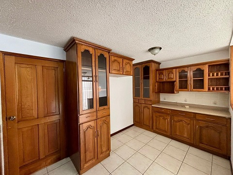Venta de Casa o Casas, Terrenos, Propiedades, Apartamentos, Inmuebles en Guatemala, zona 11, zona 7, zona 2, zona 18, zona 16, Mixco, Carretera Al Salvador, Fraijanes, Santa Catarina Pinula, Antigua Guatemala, Villa Nueva, Villa Canales, San Miguel Petapa - Venta o Alquiler de Casas En Guatemala