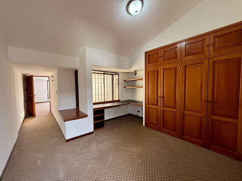 Venta de Casa o Casas, Terrenos, Propiedades, Apartamentos, Inmuebles en Guatemala, zona 11, zona 7, zona 2, zona 18, zona 16, Mixco, Carretera Al Salvador, Fraijanes, Santa Catarina Pinula, Antigua Guatemala, Villa Nueva, Villa Canales, San Miguel Petapa - Venta o Alquiler de Casas En Guatemala
