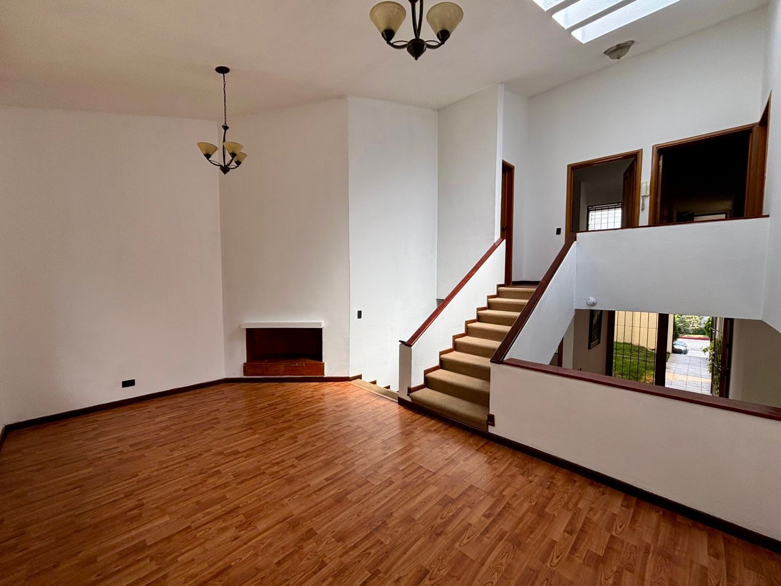 Venta de Casa o Casas, Terrenos, Propiedades, Apartamentos, Inmuebles en Guatemala, zona 11, zona 7, zona 2, zona 18, zona 16, Mixco, Carretera Al Salvador, Fraijanes, Santa Catarina Pinula, Antigua Guatemala, Villa Nueva, Villa Canales, San Miguel Petapa - Venta o Alquiler de Casas En Guatemala